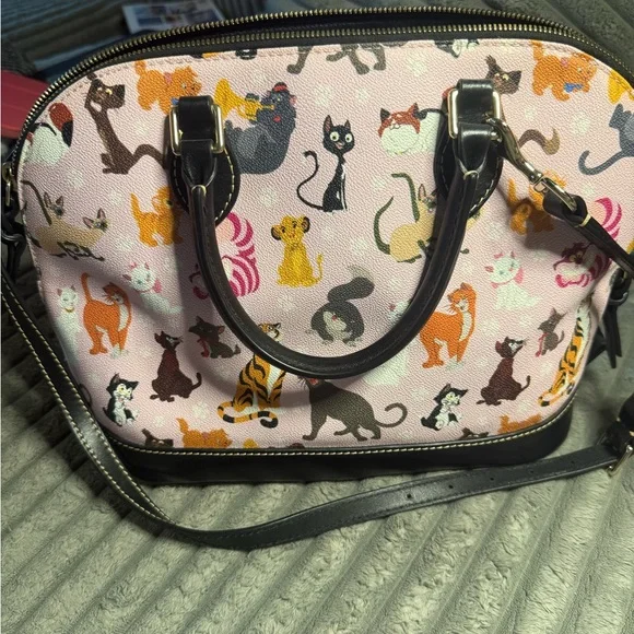 Dooney & Bourke Purse Disney Cats Passholder - Picture 3 of 8